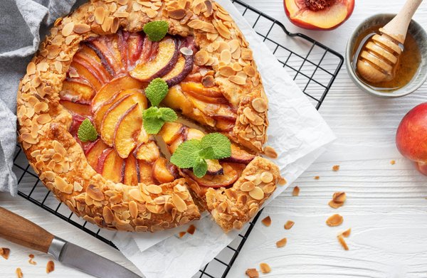 Can You Bake a Gourmet Apple Galette with a Crispy Puff Pastry?