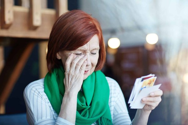 How Can You Create a Vintage-Inspired Gaming Room with Modern Amenities?